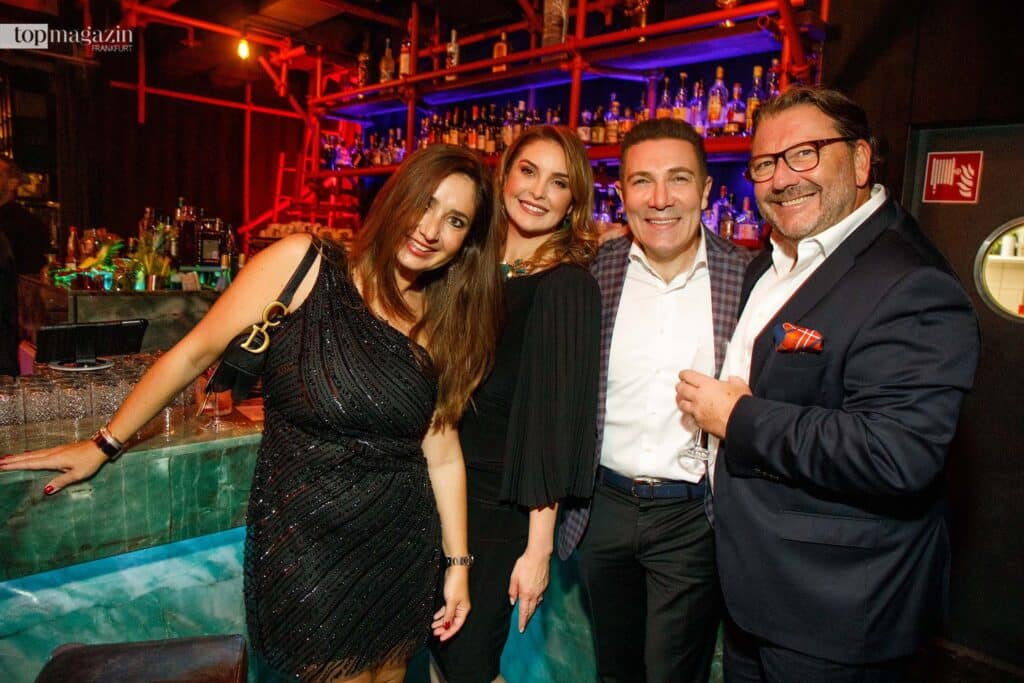 Sabrina-Surmann (Praxis Dr. Baron), Hülya Daldal Bayindir mit Ehemann Dr. med. Mithat Bayindir (Dr. Bay´s Aesthetic) und Thomas Weber (Deutsche Beteiligungs AG)