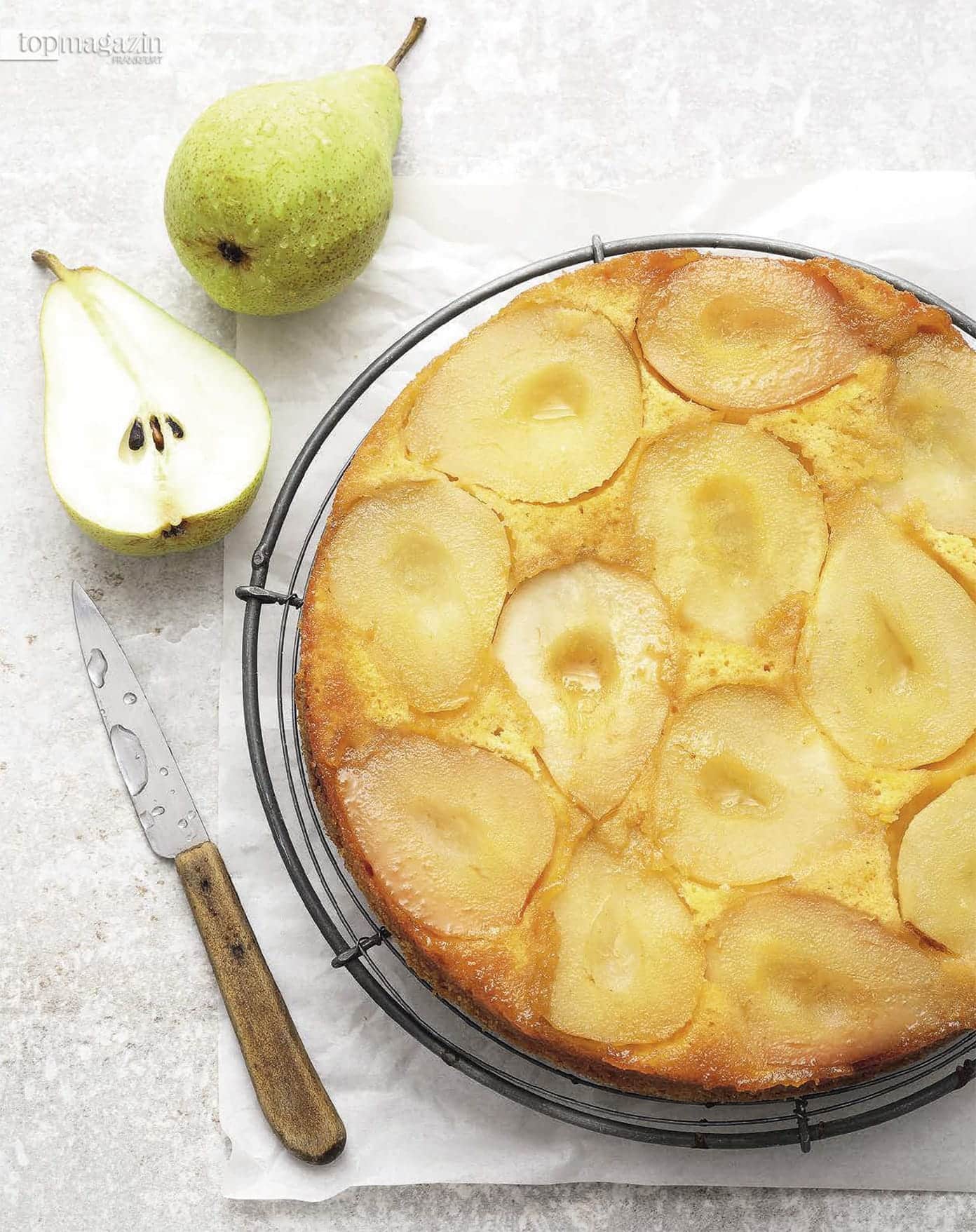 Der umgedrehte Birnenkuchen mit Marzipan