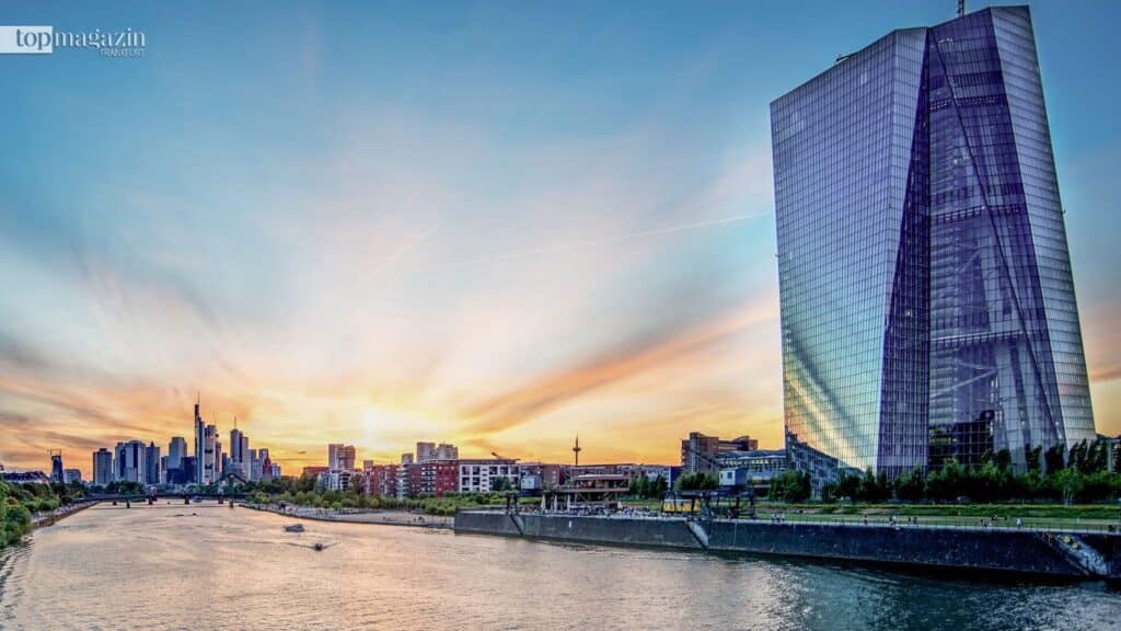 Die City mit ihren Bankentürmen hat Christine Lagarde immer im Blick (Foto: EyeEm/Freepik)