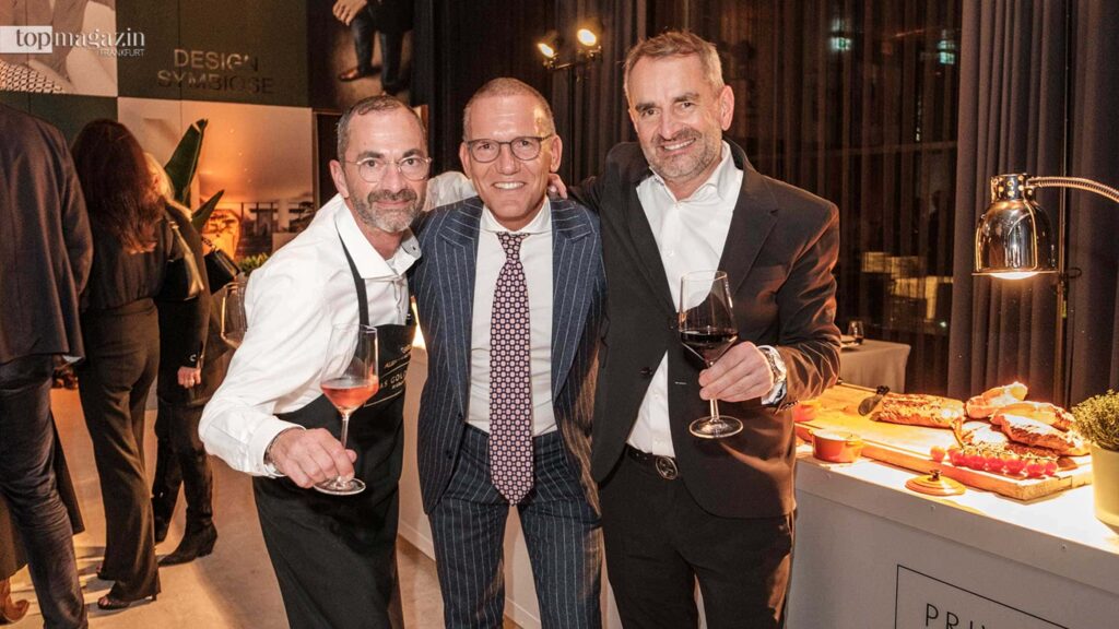 Central Parx-Inhaber und ABG-Chef Ulrich Höller mit den Gollner-Brüdern Günter und Alexander, die die Gäste erstklassig kulinarisch verwöhnten Central Parx-Inhaber und ABG-Chef Ulrich Höller mit den Gollner-Brüdern Günter und Alexander, die die Gäste erstklassig kulinarisch verwöhnten