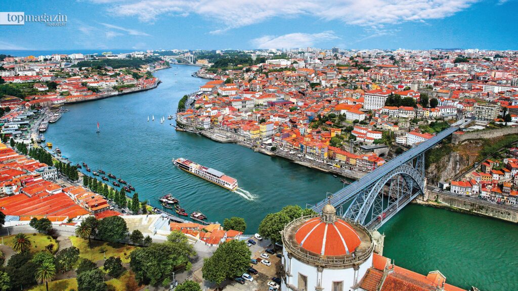 Auch Portos berühmte Dom-Luís-Brücke passiert man auf der Flusskreuzfahrt mit der AmaVida (Foto: Ama Waterways)