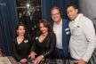 DJ Dennis Smith r. zeigt Viviana Bustamante Isoletta ihrer Schwester Patricia Gomez Isoletta und Michael Schramm Renditus seine DJ Skills