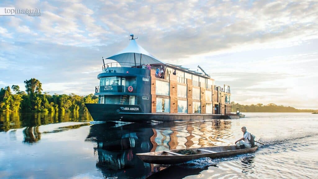 Die Aria Amazon cruist auf dem Amazonas durch ursprüngliche Dschungellandschaften (Foto: Uniworld Boutique River Cruise Collection)