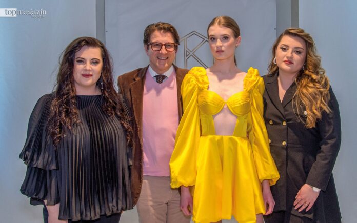 Die Kovalowe-Gründerinnen Justyna Koval Walzak (l.) und Ewelina Koval Koc (r.) mit Center Manager Olaf M. Kindt und Model Jasmin (Foto: Bernd Kammerer)