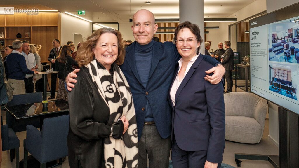 Gabriele Eick (Präsidentin Marketing Club von 1996–2008) amit Markus Gotta (DFV-Mediengruppe) und Marketing Club Vorständin Ramona Qualitz (T-Systems) Gabriele Eick (Präsidentin Marketing Club von 1996–2008) amit Markus Gotta (DFV-Mediengruppe) und Marketing Club Vorständin Ramona Qualitz (T-Systems)