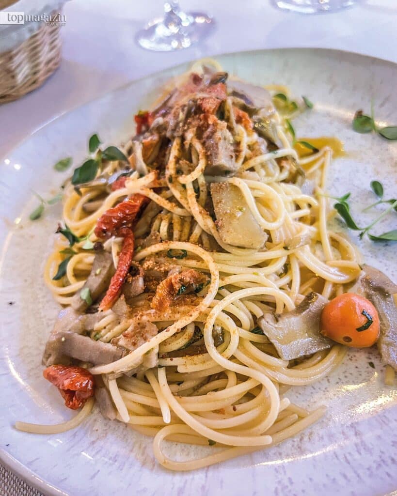 Spaghetti mit Artischocken, getrockneten Tomaten und Bottarga