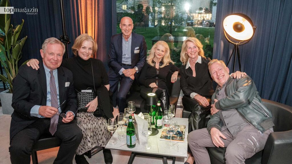 Gute Laune im Central Parx: Staatsminister a.D. Dr. h.c. Udo Corts (DVAG), Silvia Corts, Dr. jur. Robin Leon Fritz (FPS Rechtsanwälte & Notare), Agi Fritz, Petra Mühlhölzer, Folker Mühlhölzer (HA Hessen Agentur) Gute Laune im Central Parx: Staatsminister a.D. Dr. h.c. Udo Corts (DVAG), Silvia Corts, Dr. jur. Robin Leon Fritz (FPS Rechtsanwälte & Notare), Agi Fritz, Petra Mühlhölzer, Folker Mühlhölzer (HA Hessen Agentur)