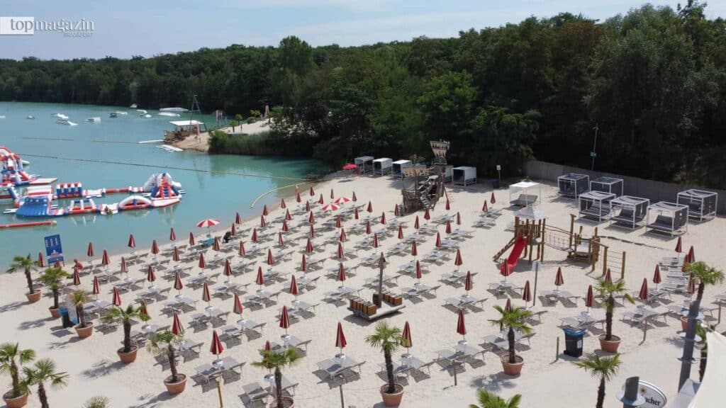 Der Badesee Pinta Beach in Raunheim hat den größten Aqua-Funpark Deutschlands (Foto: Pinta Beach Raunheim)