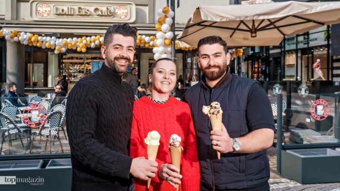 Lolli Eis-Chef Jonus Efendiler mit seiner Schwester Kübra Dogru und Geschäftspartner Mert Vural vor dem Eiscafé auf der Freßgass'