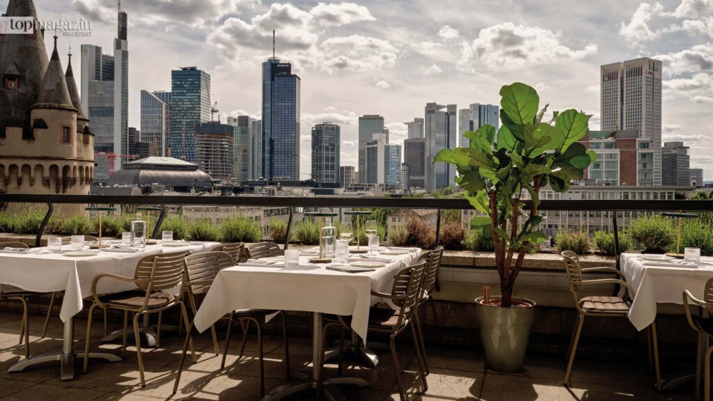 Atemberaubender Blick auf die Frankfurter Skyline von der Außenterrasse des Occhio d‘Oro (Foto: Occhio d‘Oro)