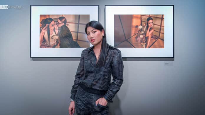 Prinzessin Sirivannavari Nariratana Rajakanya posiert vor ihren Mode-Fotos in der Leica Galerie (Foto: Bernd Kammerer)