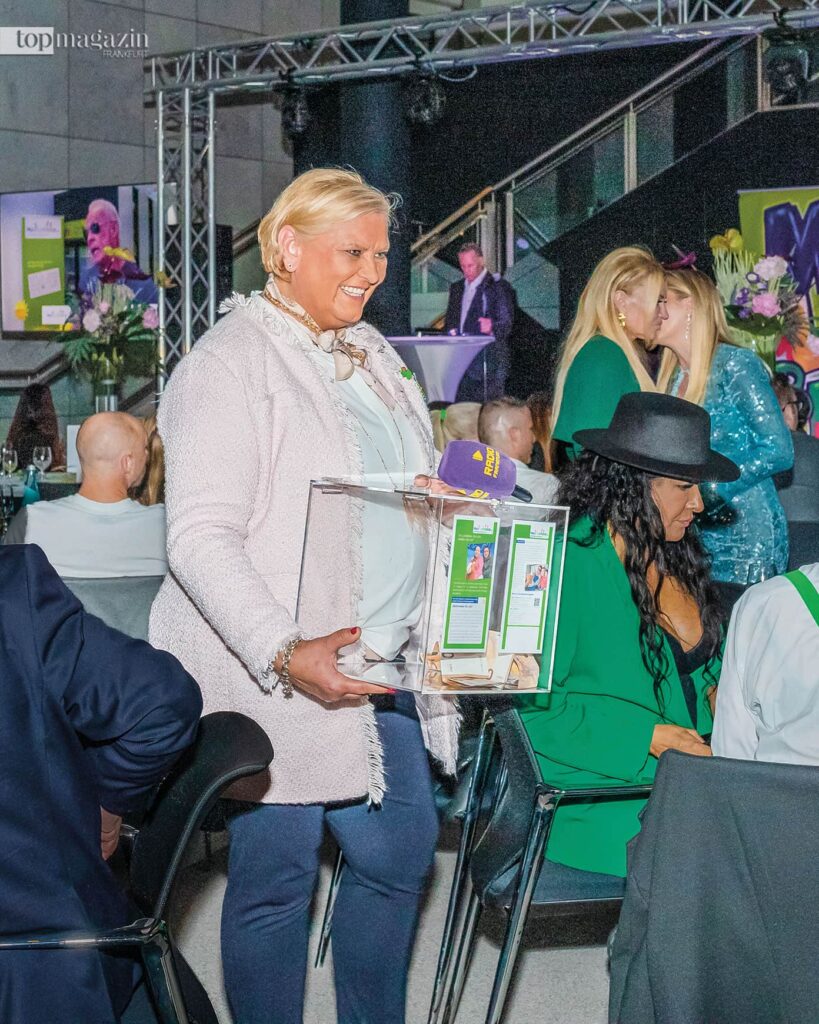 Meike Buschening-Kaffenberger sammelte am Abend für Lillys Wunsch zu Reiten (Foto: MainLichtblick)