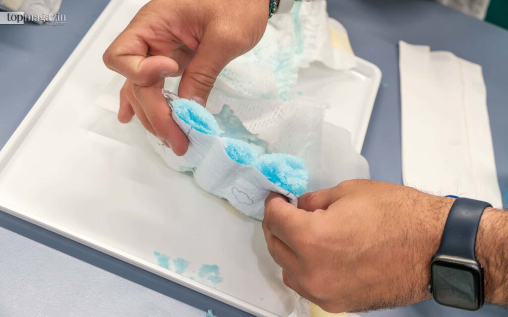 Mit dem Granulat nehmen die Superabsorber höchst effektiv die Flüssigkeit auf