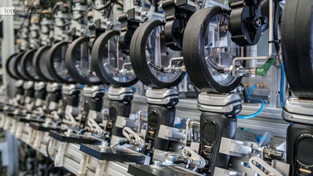 Die Rasierer müssen auf dem Dauerlaufprüfstand ihre Langlebigkeit beweisen
