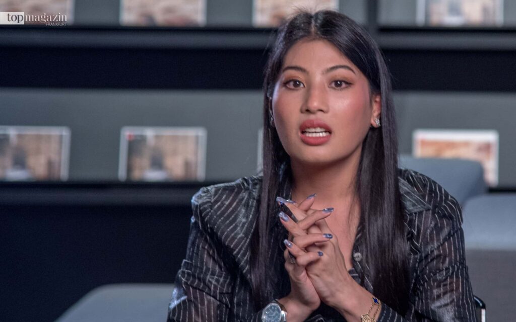 Thai-Prinzessin Sirivannavari bei unserem Interview zur Eröffnung ihrer Foto-Ausstellung in Frankfurt