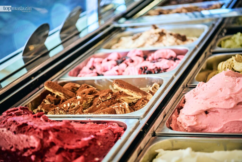 Stefano Motta präsentiert im Eis Christina-Nachfolger Dio Mio ganze 24 Sorten aus eigener Herstellung. Darunter Ricotta-Eis und Walnuss-Feigen-Eis