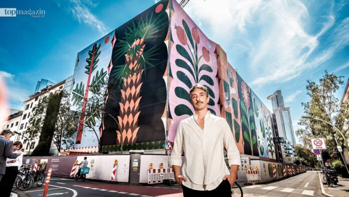 Agostino Iacurci vor seiner großen Installation an der Fassade der Tertianum Premium Suites