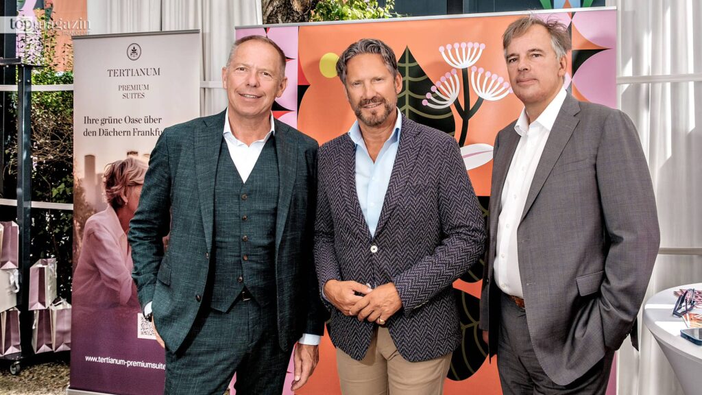 Der geschäftsführende Gesellschafter der UH Invest, Ulrich Huber, mit den Geschäftsführern der Tertianum Premium Group Felix von Braun und Dirk Stenger