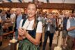 Beim Einzug ins Festzelt wurde Ministerpraesident Boris Rhein von Oktoberfest Botschafterin Alessandra „Sandy Meyer Woelden angefuehrt
