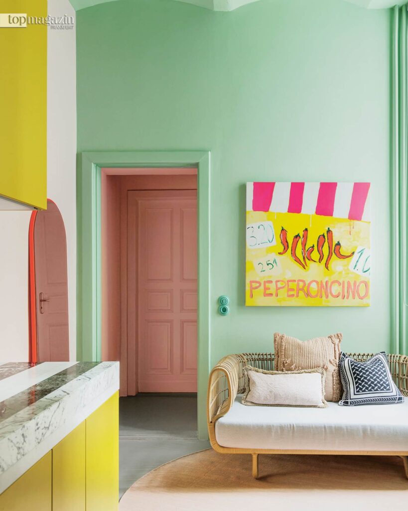 Die Küche des Büros von 26HOMES ist ein Ort für das gute Gespräch und das prickelnde Glas Champagner (Foto: Kozy Studio)