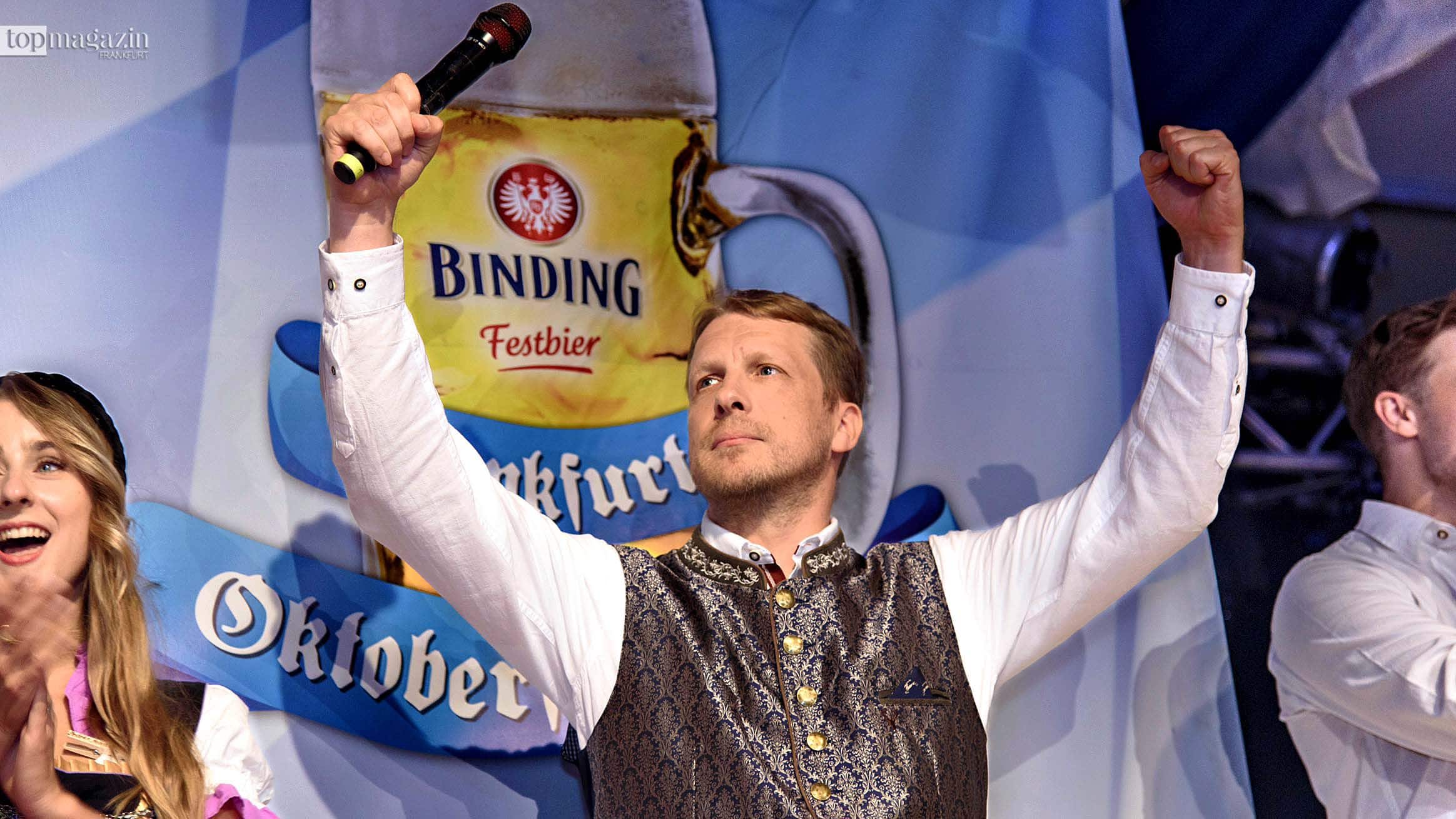 Oliver Pocher moderierte überraschend das Maßkrugstemmen