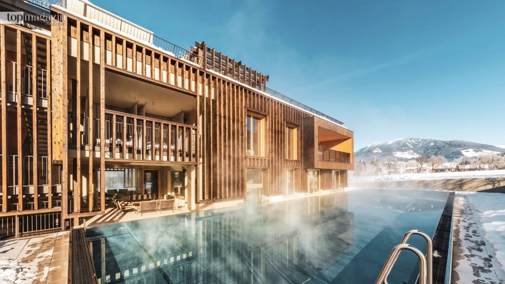 Die Pools im Hotel sind beheizt und können so auch im Winter genutzt werden (Foto: Falkensteiner Hotel Kronplatz)