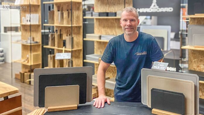 Schreiner Michael Mohr mit seinem innovativen Schneidebrett „Hardboard“