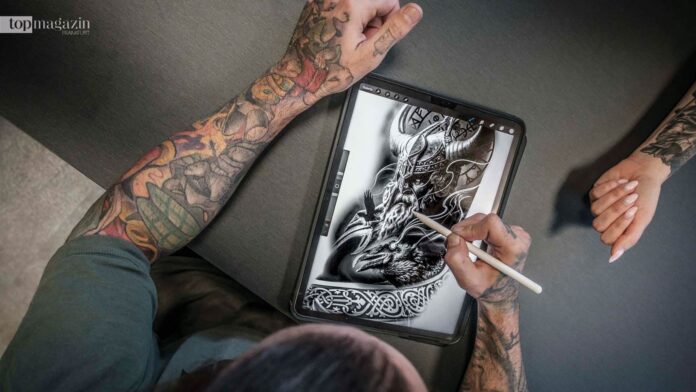 Bei Prime Ink Tattoo wird das gewünschte Motiv virtuell exakt für die zu schmückende Körperstelle ausgearbeitet