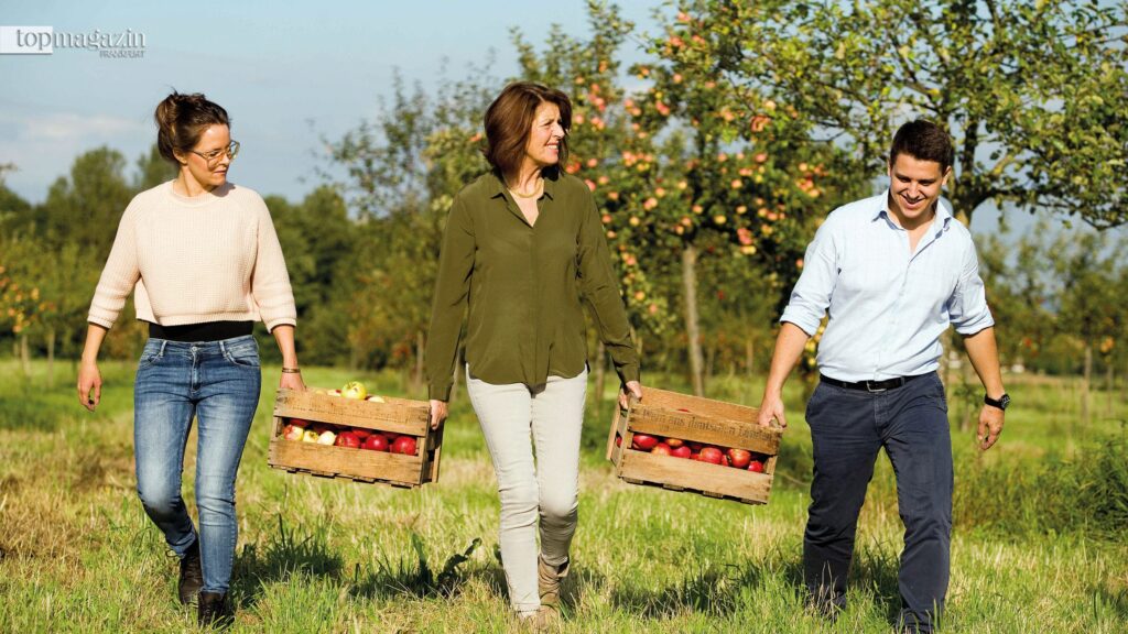 Familienunternehmen: Johanna Höhl (Mitte) mit Ihren beiden Kindern Anna und Johannes (Foto: Höhl)