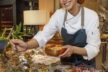 Das Kuechenteam serviert suedamerikanische Spezialitaeten wie Ceviche