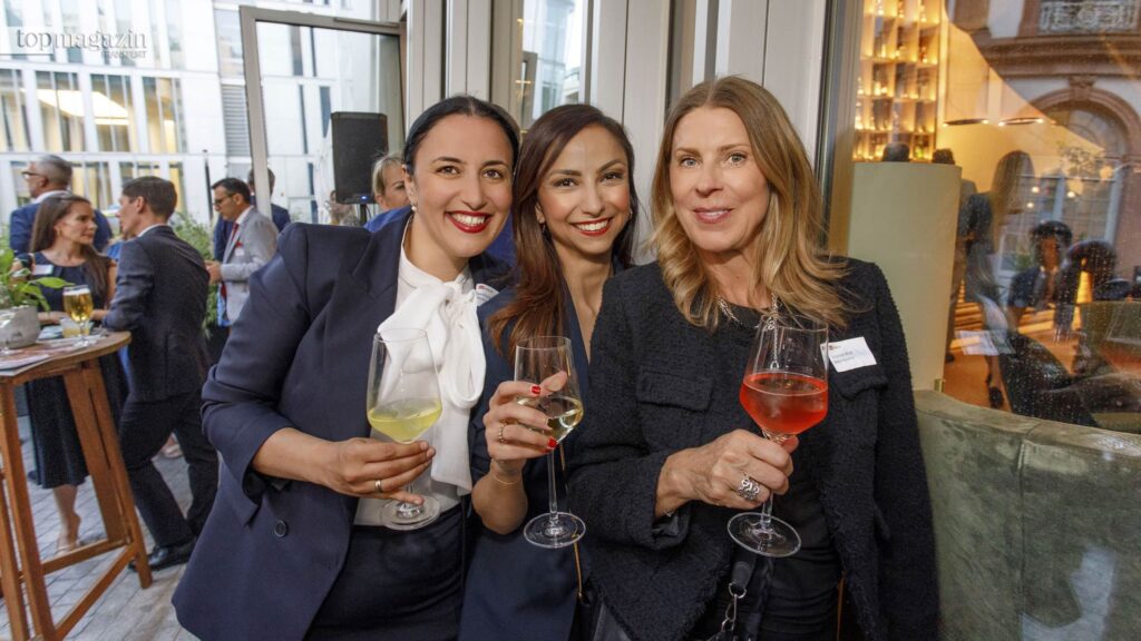 Samira Bouchouaf (Hessische Staatskanzlei) mit Maria Ehteshamzadeh (Bucherer Fine Jeweler) und Susanne Wolf (Babor)