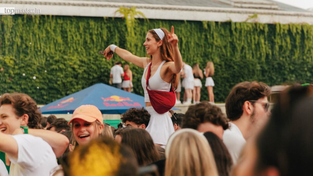 The right outfit is a must at tennis parties (Photo: Klein und Rose GmbH)