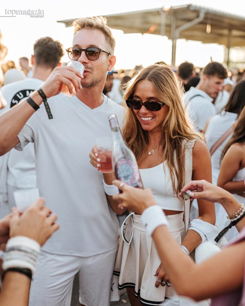 Good weather and a lively atmosphere are part of day drinking (Photo: Klein und Rose GmbH)