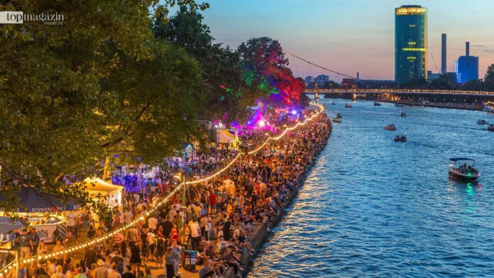 Das Museumsuferfest lockt jedes Jahr tausende Besucher an (Foto: Visitfrankfurt)