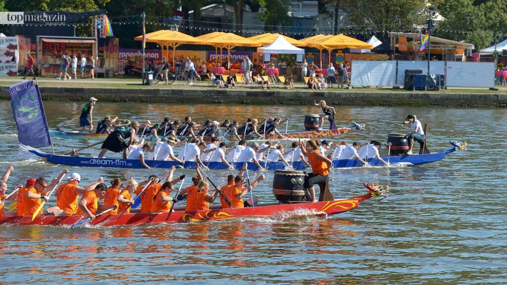 Le gare di dragon boat al Museumsuferfest promettono ogni anno azione ed emozioni (Foto: Visitfrankfurt)