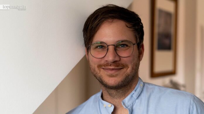 Doron Wisotzky schreibt nicht nur Filmdrehbücher, sondern auch für Serien wie den Netflix-Erfolg „Achtsam Morden“ (Foto: Franzi Binder/marimoments)