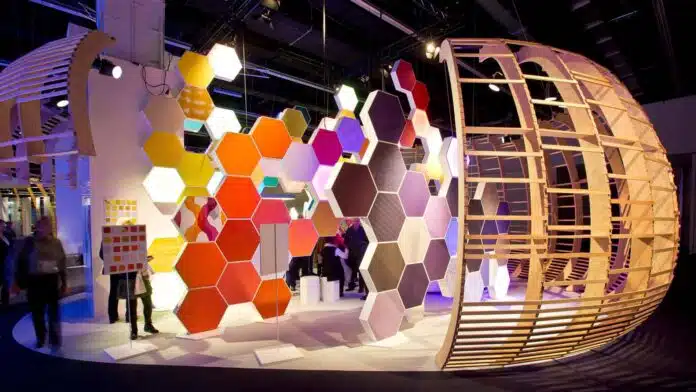 Moderne Design-Installation auf der Messe Frankfurt als Symbol für das neue Luxus-Forum Grandcreators und Interior Design Trends der Ambiente.