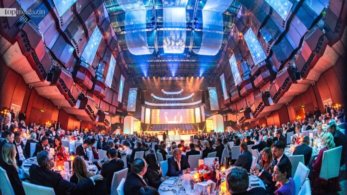 Großer Saal der Alten Oper Frankfurt beim Deutschen SportpresseBall mit festlich gekleideten Gästen an runden Dinner-Tischen während der Gala.