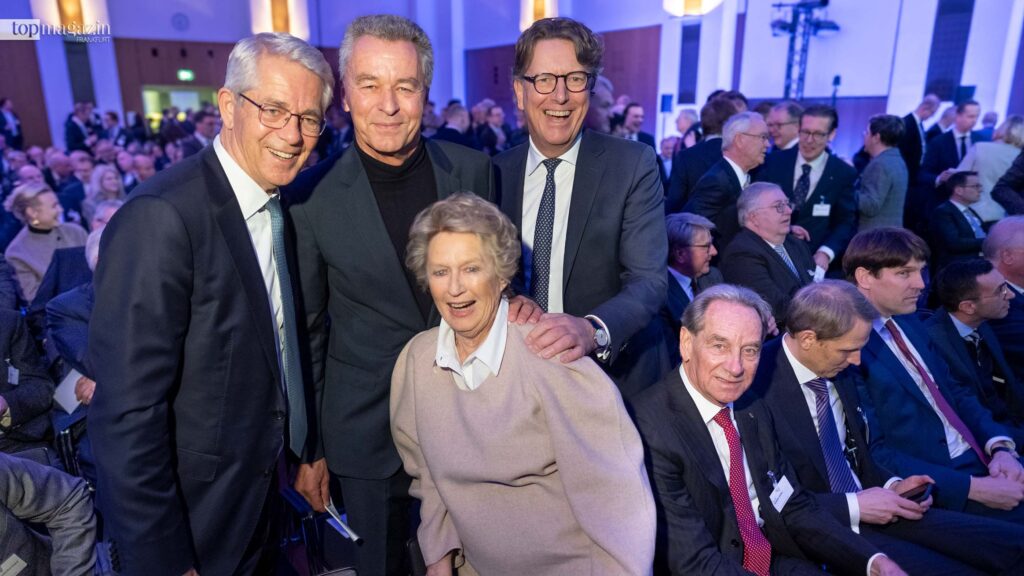 Ehrenbürgerin Petra Roth mit den CEOs von Fraport, Messe Frankfurt und KfW sowie IHK-Ehrenpräsident Müller.