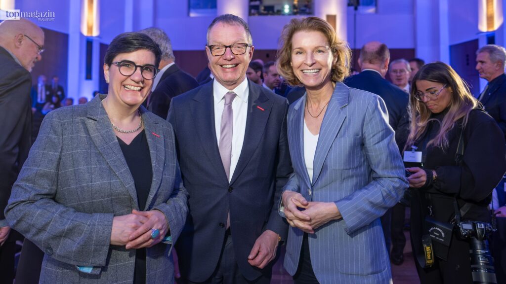 Handwerkskammer-Präsidentin Susanne Haus, Dr. Christoph Riess und Bundesbank-Vize Sabine Mauderer.Title: Handwerk trifft Bundesbank beim IHK Empfang