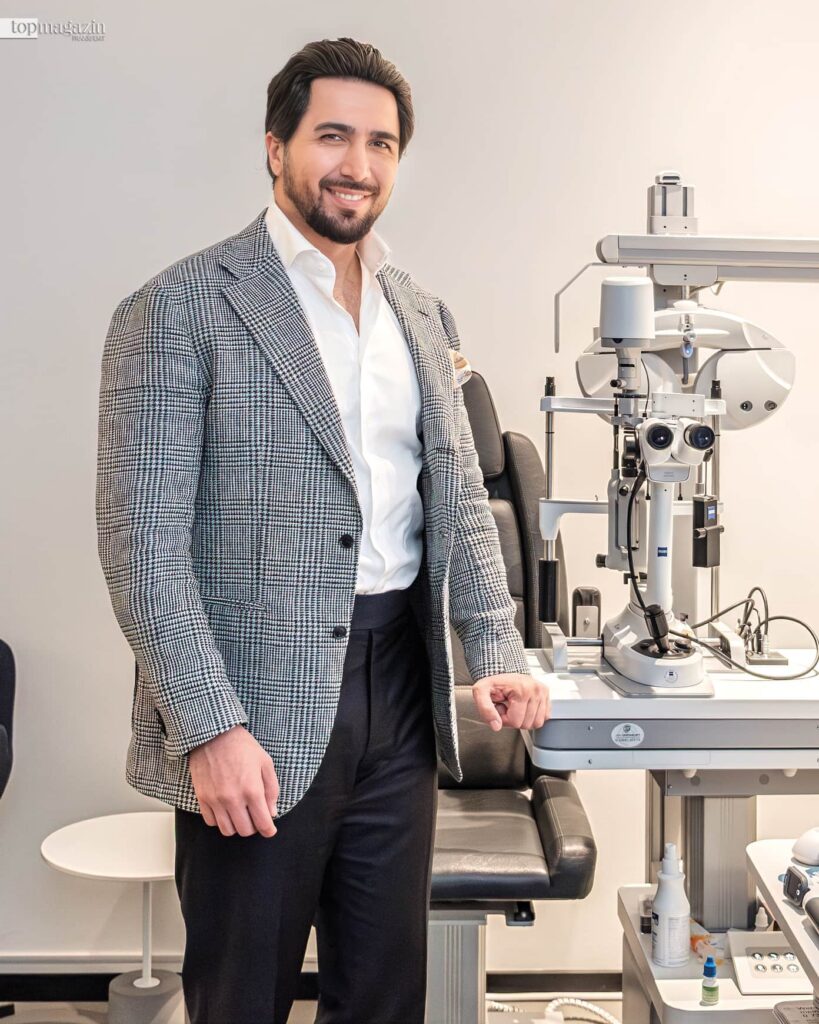 Augenarzt Prof. Dr. Mehdi Shajari neben modernsten ophthalmologischen Diagnosegeräten in Frankfurt