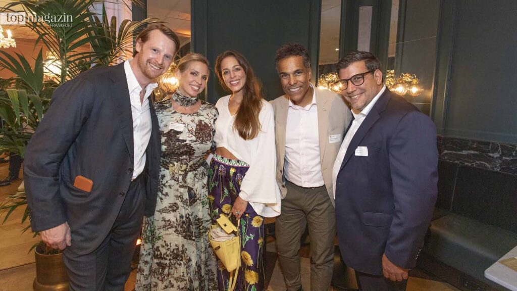 Anthony G. Bull-Diamond (KanAm), Immobilienexpertin Janine Bernstein, Illustratorin Laura Deiana, Börsenmoderator Patrick Dewayne, Mario Mattera (Vorstand Bankhaus Metzler)