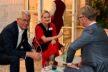 Fachsimpeln auf Flughoehe Fraport Chef Dr. Stefan Schulte mit Laura Frommberg Aerotelegraph und Condor CEO Peter Gerber