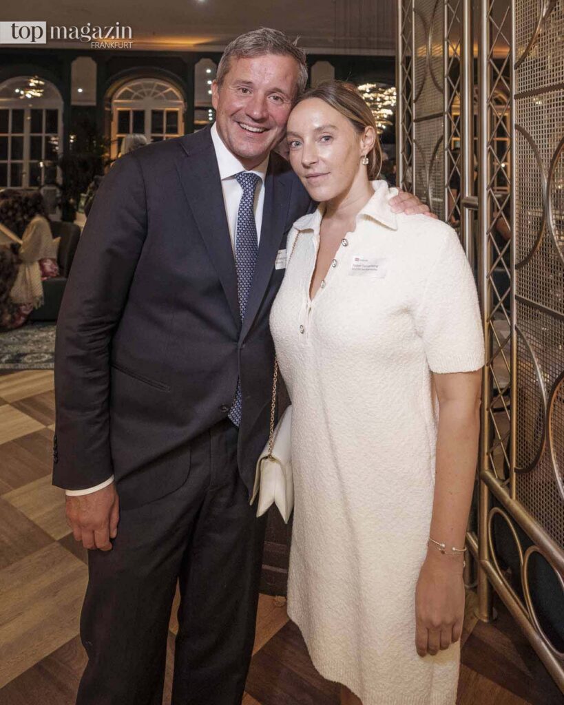 Geburtstagskind Stefan Söhngen (Relationing) und Rechtsanwältin Isabel Tannenberg (Kucera Rechtsanwälte)