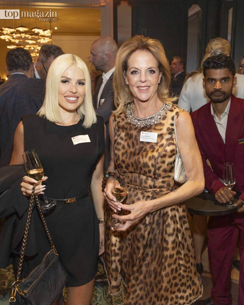 Geschäftsführerin Maud Winkler (r.,) und Jennifer Kollek (beide PuPur Interior Concepts)