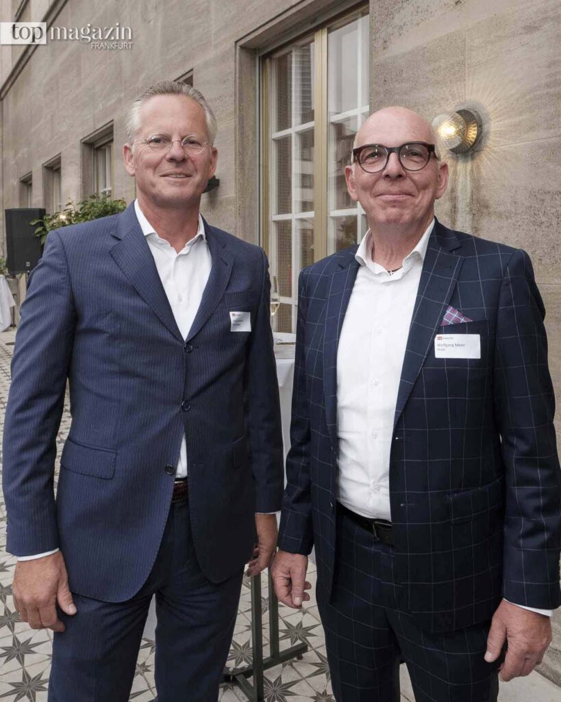 Jörg Eschmann (Senior Partner Roland Berger) und Wolfgang Meier (CEO Pirelli Deutschland)