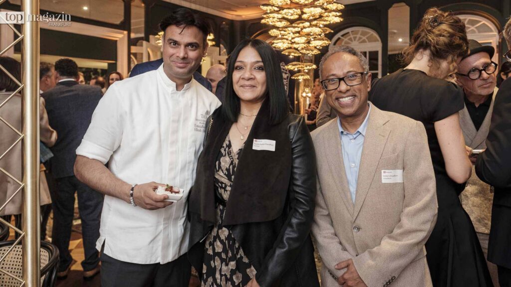 Küchenchef Nilesh Dangwal, Kavita D. Chaudhuri (Investec) und Debjit Chaudhuri (ValueWerk)