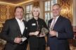Messechef Wolfgang Marzin mit Messe Protokollchefin Katrin Ordnung und dem General Manager des Taj Hessischer Hof Albert Mayr