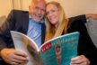 Michael Flory und seine Tatjana schmoekern in der Top Magazin Sommerausgabe