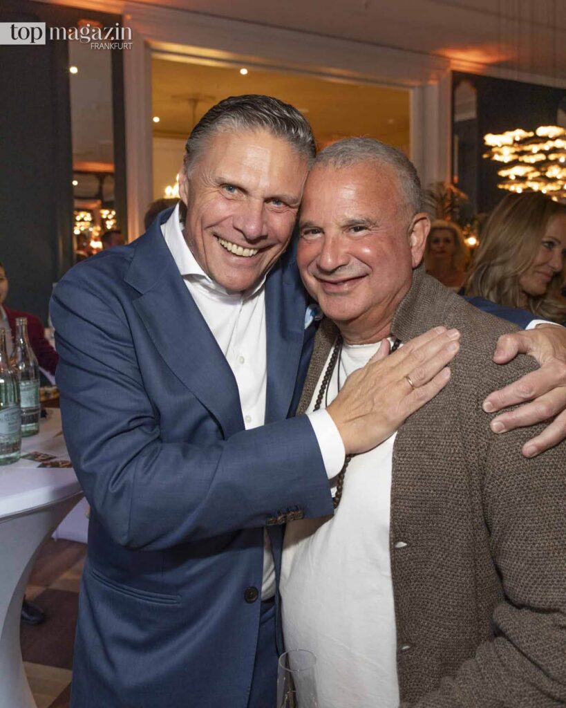 Prof. Holger Hagge (Winx) mit TV-Produzent Gil Bachrach